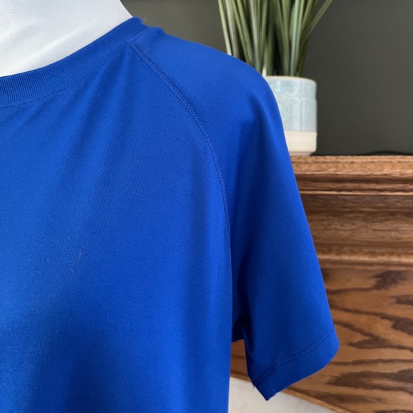 Under Armour Women's Royal Blue Loose Fit Heatgear‎ Athletic Tee Shirt Sz. L - Picture 4 of 8